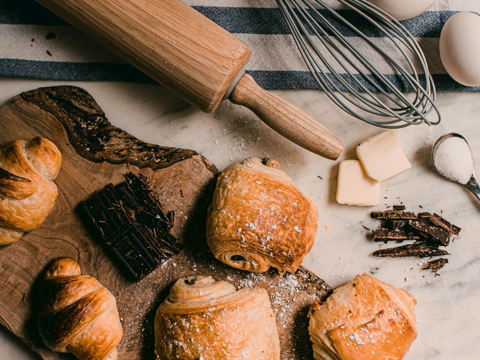 brown wooden rolling pin for baking